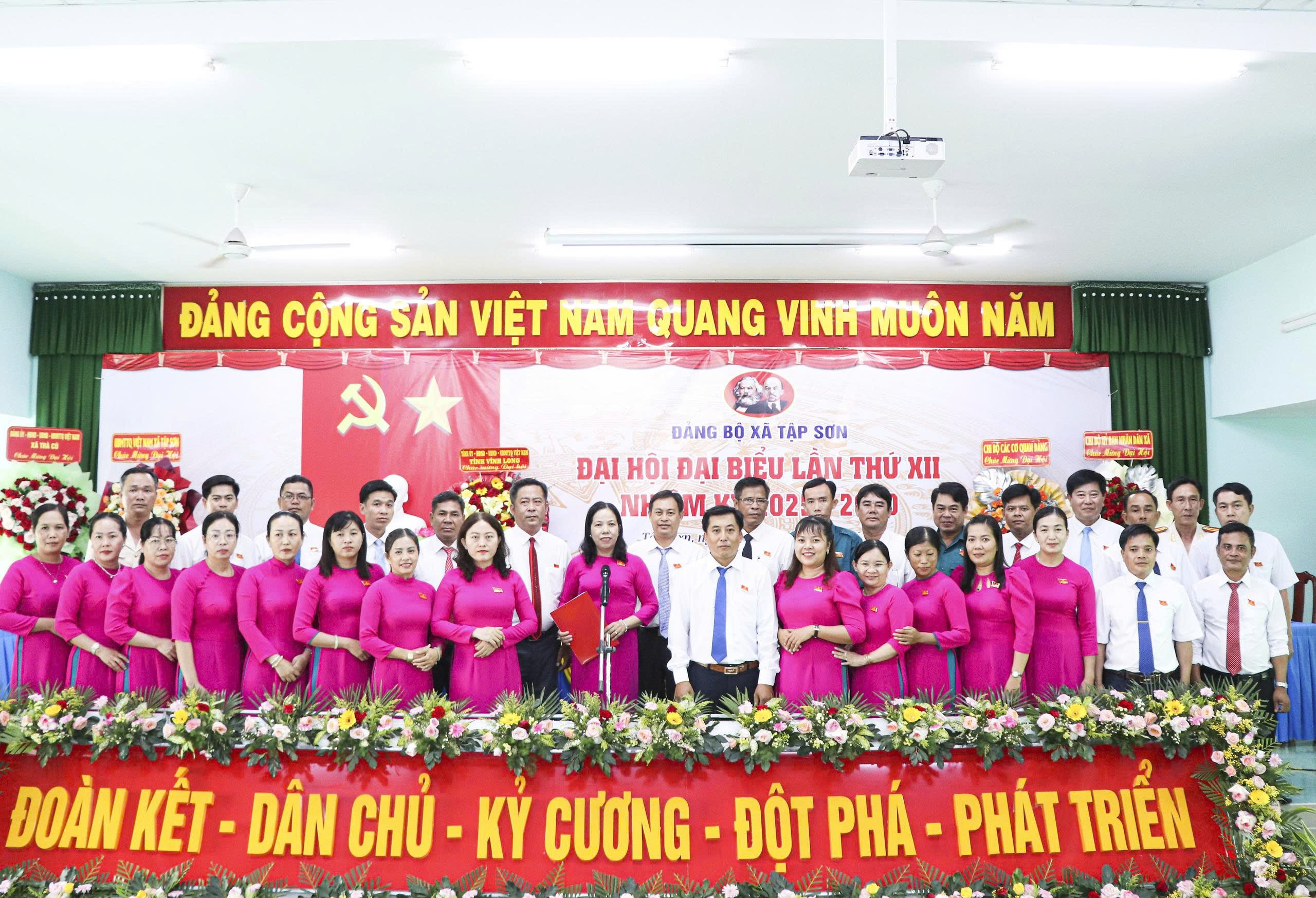 ĐẢNG BỘ XÃ TẬP SƠN TỔ CHỨC THÀNH CÔNG ĐẠI HỘI ĐẠI BIỂU LẦN THỨ XII, NHIỆM KỲ 2025 -2030 