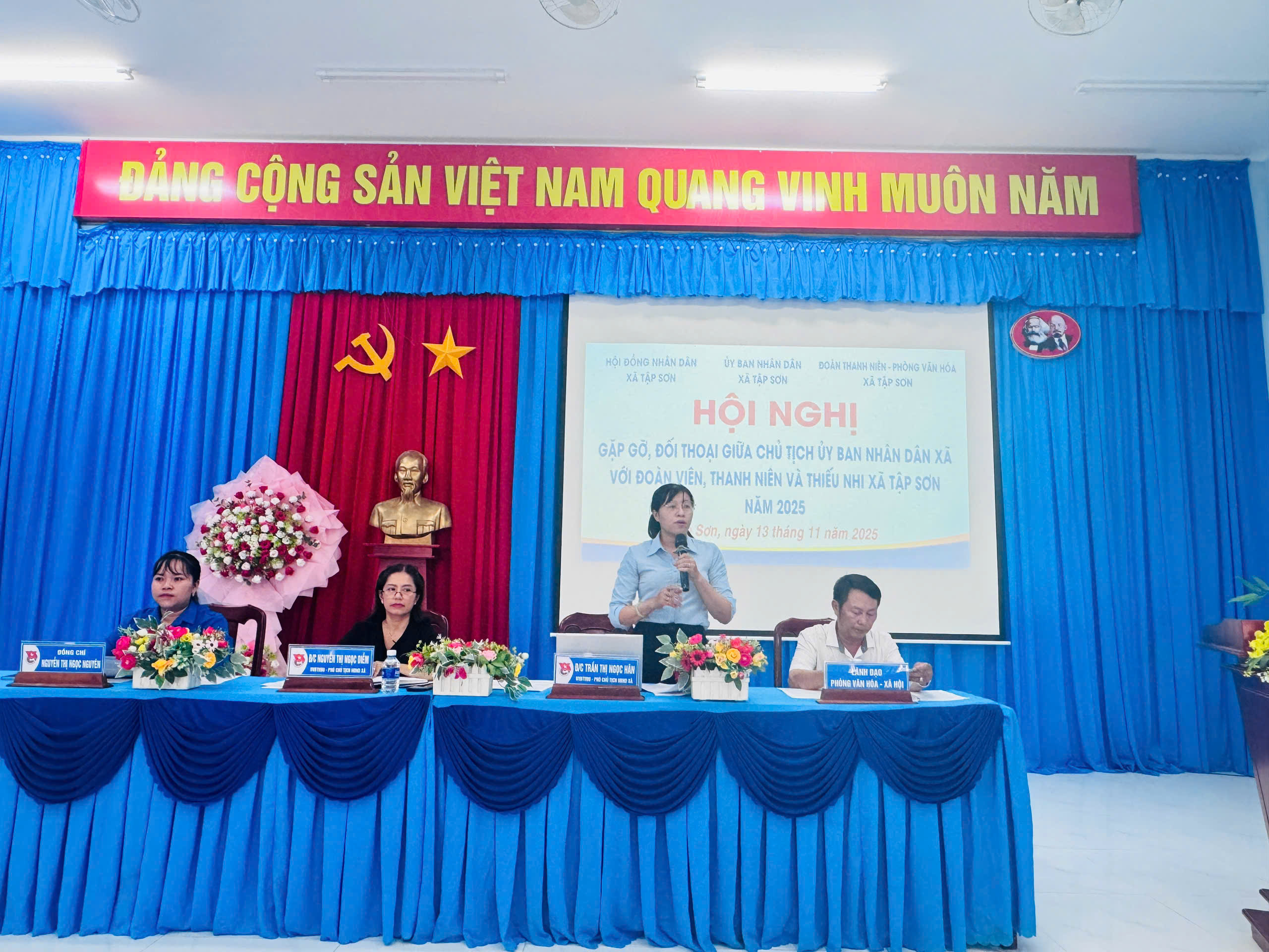 Hội nghị gặp gỡ, đối thoại giữa lãnh đạo Ủy ban nhân dân xã với đoàn viên, thanh niên và thiếu nhi xã Tập Sơn năm 2025