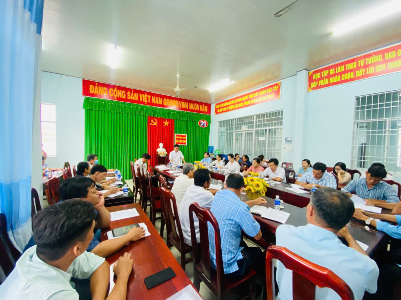 Ủy ban nhân dân xã Tập Sơn tổ chức Hội nghị sơ kết tình hình thực hiện kế hoạch phát triển kinh tế - xã hội, an ninh - quốc phòng quý III và chương trình thực hiện quý IV năm 2025