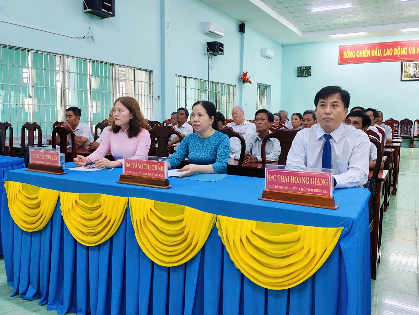 Đảng ủy xã Tập Sơn trang trọng tổ chức Lễ trao tặng Huy hiệu Đảng đợt 02/9/2026